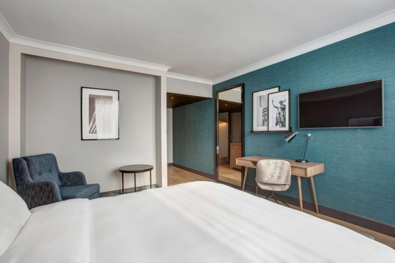 Radisson And Conference Centre London Heathrow 4*