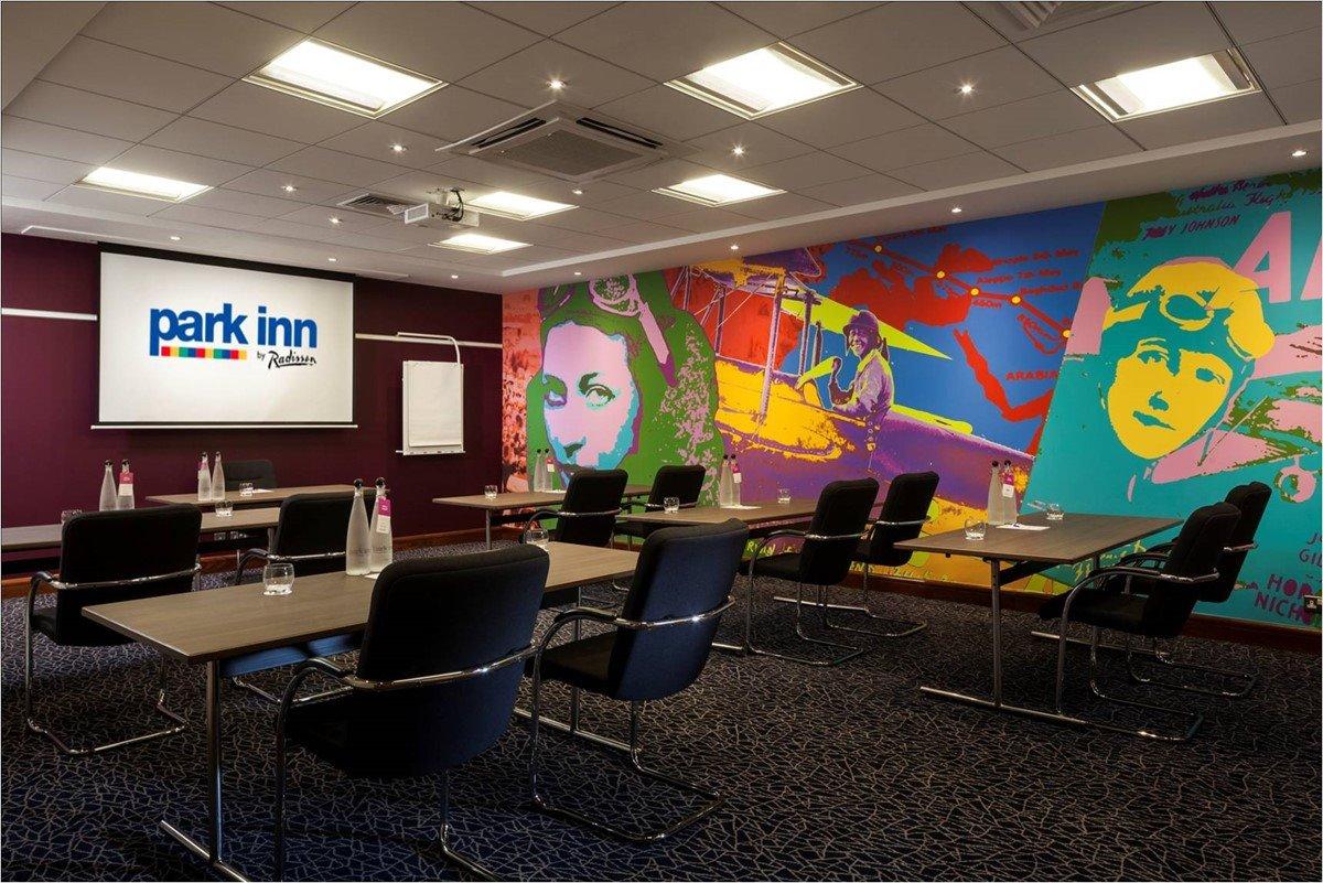 Hotel Radisson And Conference Centre London Heathrow 4*