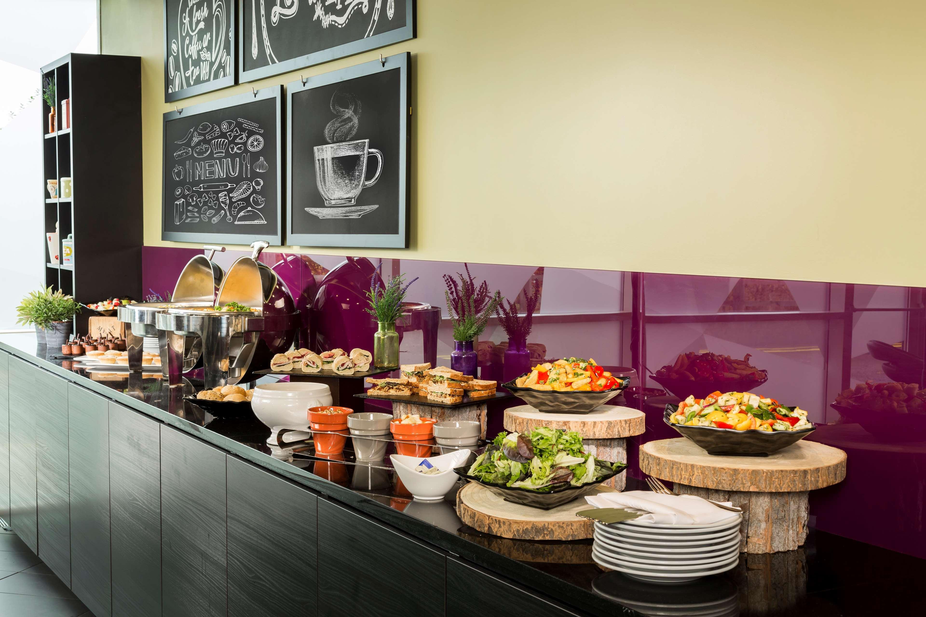 Radisson And Conference Centre London Heathrow 4*