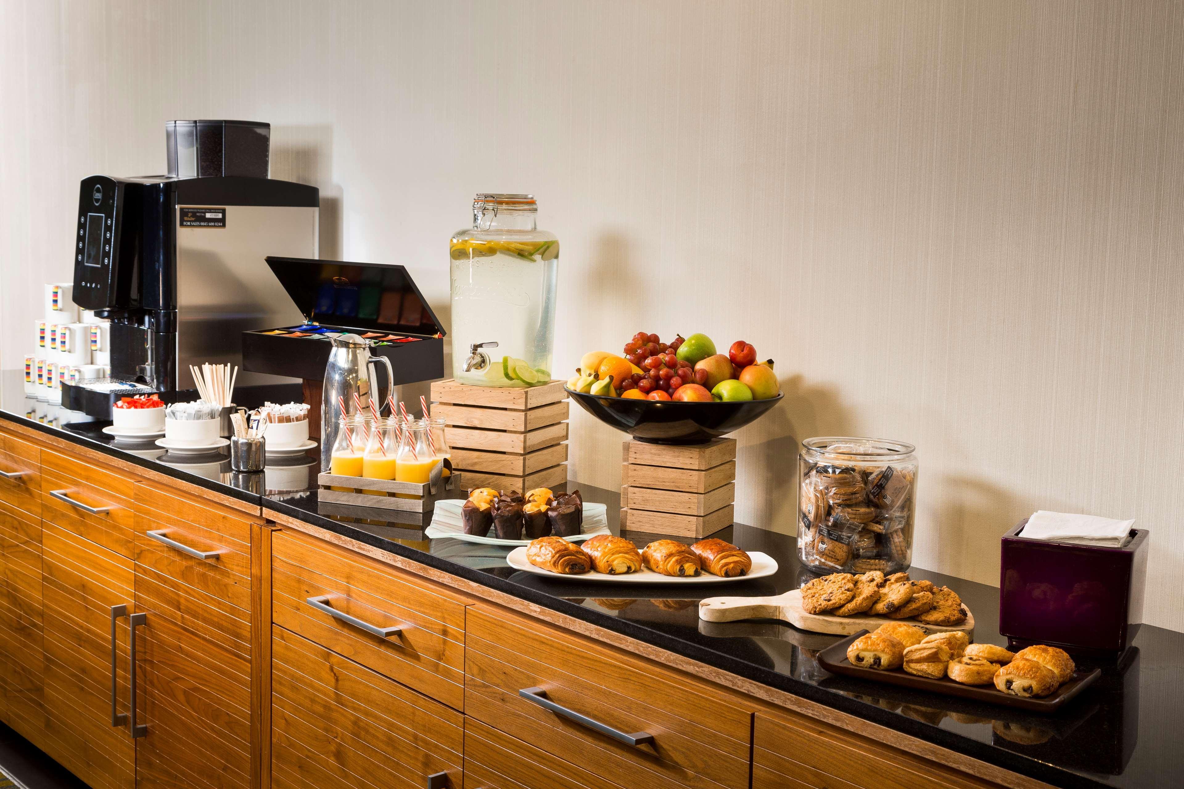 Radisson And Conference Centre London Heathrow 4*