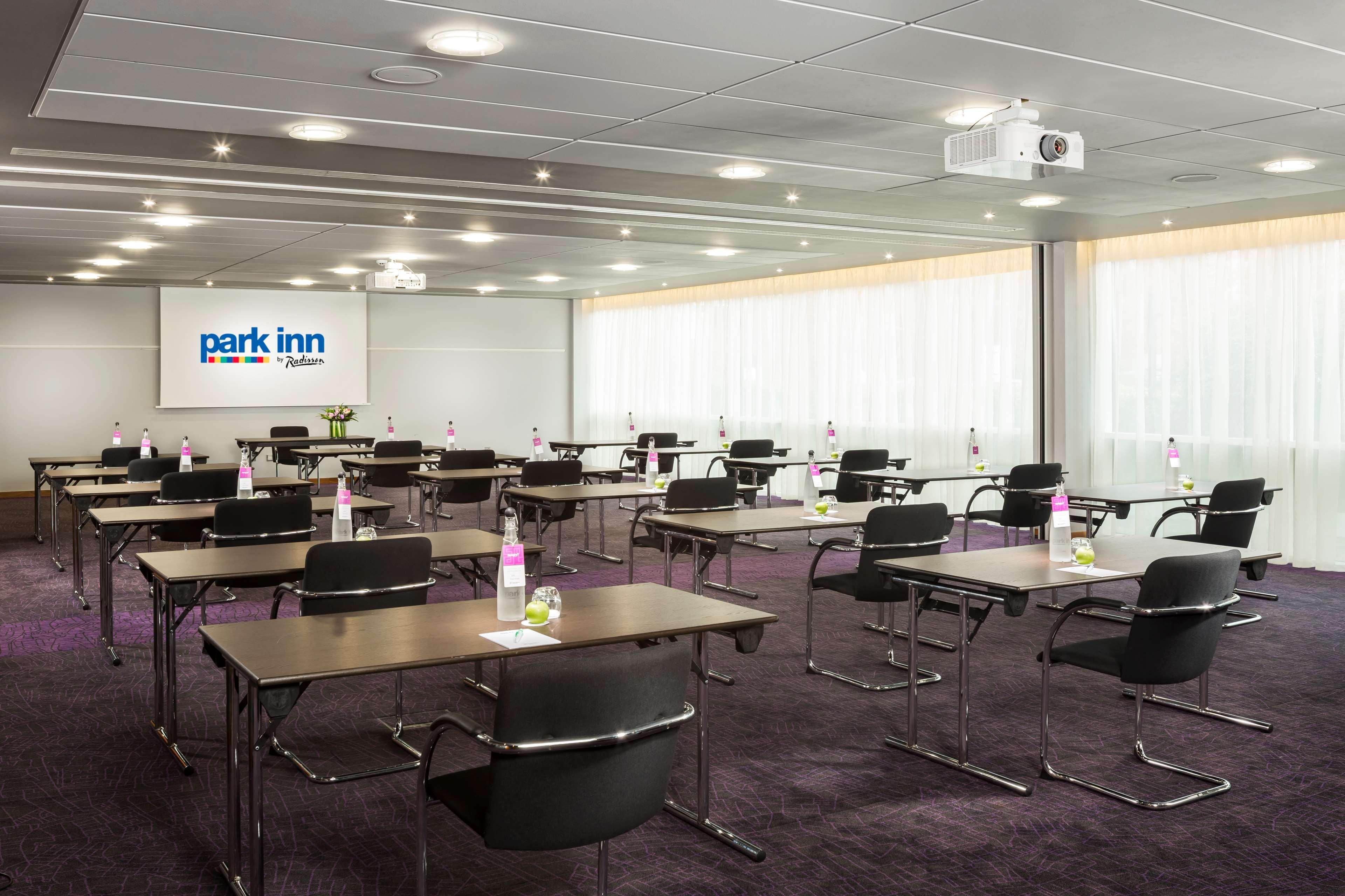 Radisson And Conference Centre London Heathrow Hotel 4*