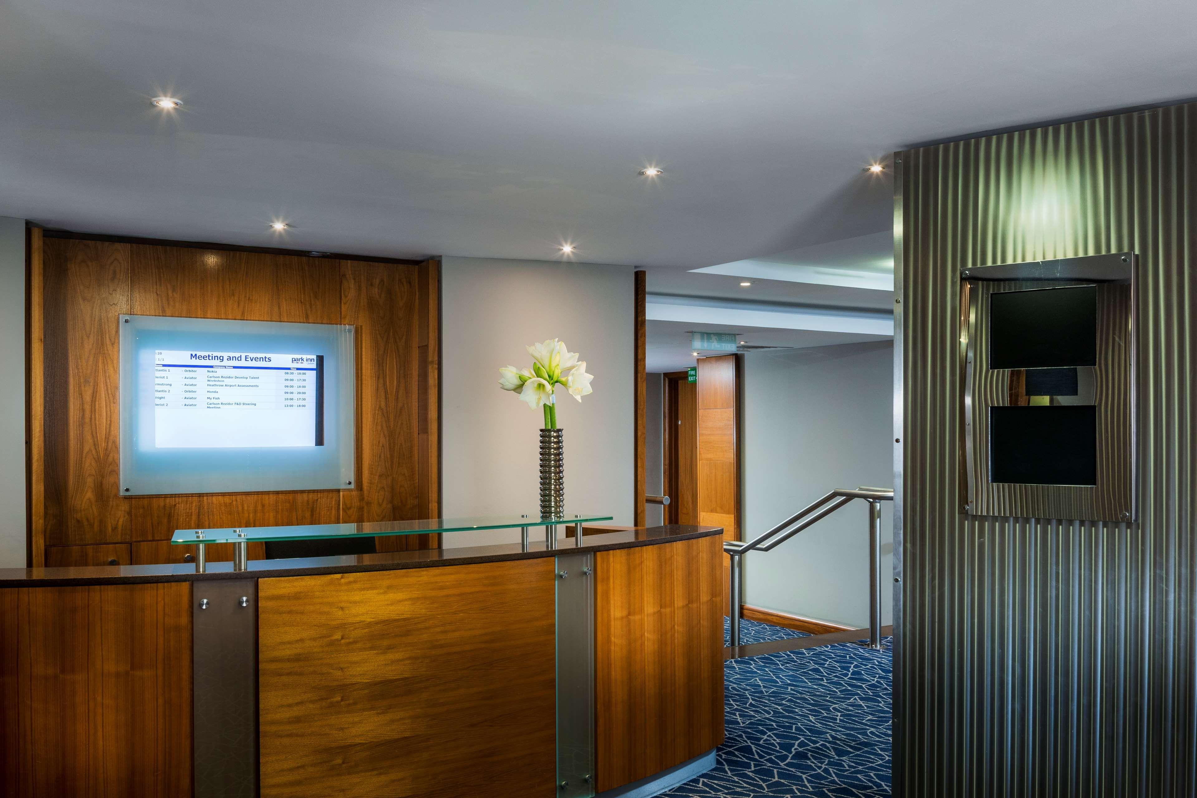 Radisson And Conference Centre London Heathrow Hotel 4*