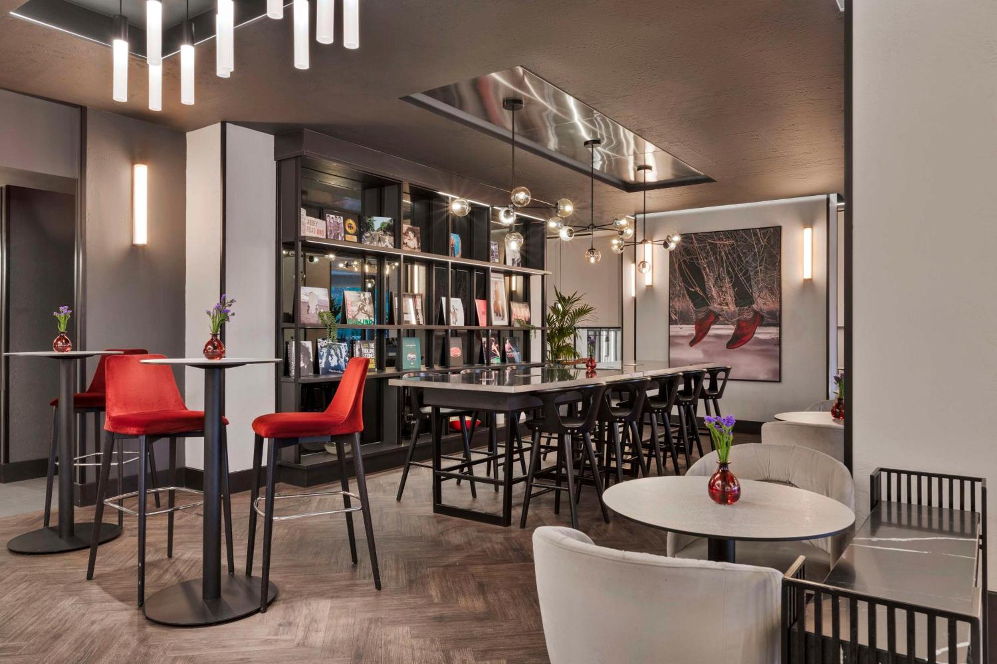 Radisson And Conference Centre London Heathrow 4*